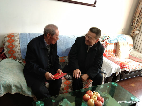 平谷区领导走访慰问离退休干部