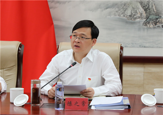 陈之常代区长通报十二届六次全会精神