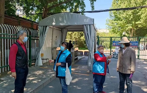 北京教育系统老同志积极参加社区抗击疫情志愿服务
