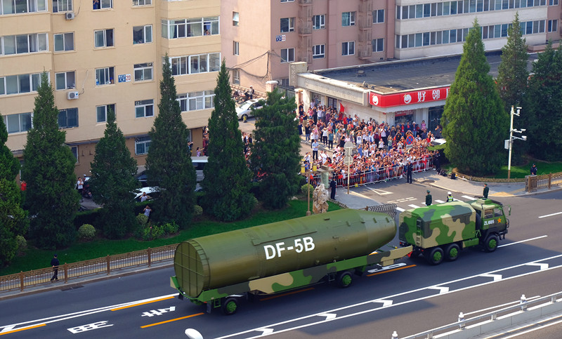 《家门口看阅兵》