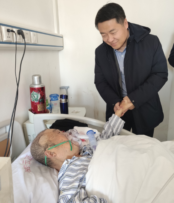密云区委常委,组织部部长王永浩看望住院区级老领导