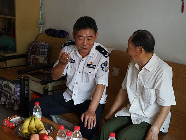 北京良乡监狱开展七一慰问离退休老党员活动