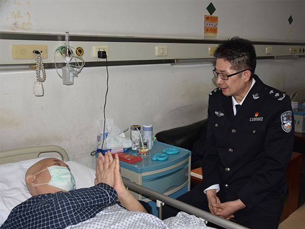 北京市监狱管理戒毒管理局刘亚东局长看望慰问退休老领导